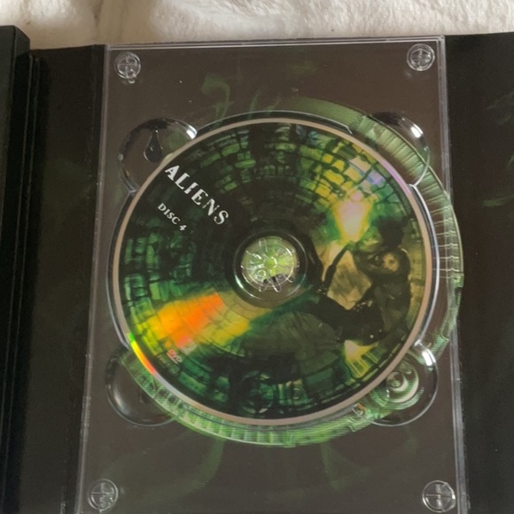 Alien Quadrilogy DVD Box Set - 9 disc set - Picture 5 of 7